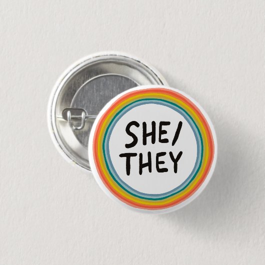 SHE/THEY Pronouns Rainbow Zachte Circle Ring Ronde Button 3,2 Cm (Voorkant /achterkant)