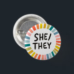 SHE/THEY Pronouns Rainbow Zachte Circle Rings Ronde Button 3,2 Cm<br><div class="desc">Decoreer je outfit met deze coole kunstknop. U kunt het aanpassen en tekst ook toevoegen. Bekijk mijn winkel voor veel meer kleuren en patronen! Laat me weten of je ook iets op maat wilt.</div>