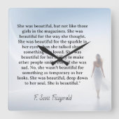 She was beautiful === F.Scott Fitzgerald  quote Vierkante Klok (Voorkant)