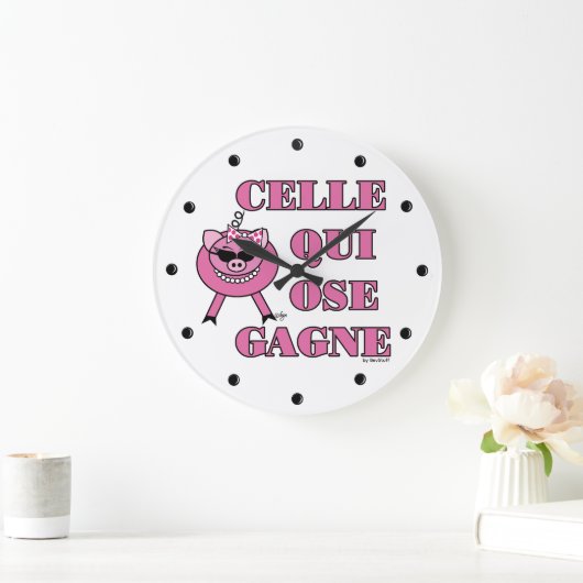 She Who Dares Wins French Saying Wall Clock Grote Klok (Huis)