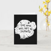 She Who Will Not Be Silenced Feminist Motivational Kaart (Gele Bloem)