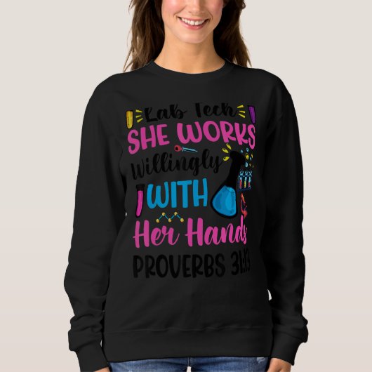 She Works Willingly With Her Hands Lab Tech Prover Trui (Voorkant)