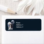 Sheepadoodle Met Blauwe Geruite Sjaal Etiket (Insitu)