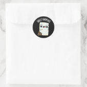 Sheet Happens Funny Paper Pun Dark BG Ronde Sticker (Tas)
