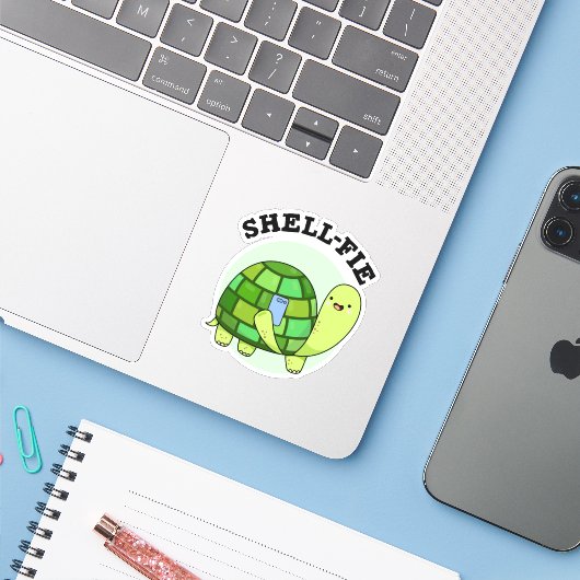 Shell-fie Funny Tortoise Selfie Pun Sticker (Laptop met iPhone)