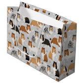 Sheltie Dog Bones and Paws Large Gift Bag Groot Cadeauzakje (Voorkant Gekanteld)
