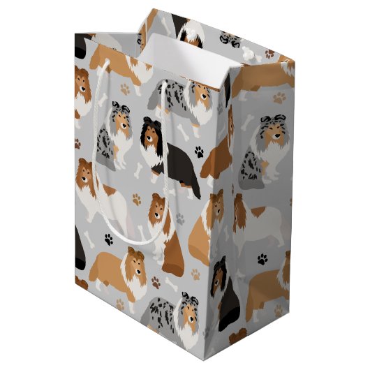 Sheltie Dog Botten en Paws Medium Gift Bag Cadeauzakje (Achterkant Gekanteld)