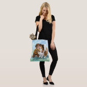 Sheltie en jongenshond knuffelen tote bag (Op model)