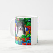 Sheltie Kerstmis Open Gifts Bi Black Koffiemok (Voorkant links)