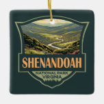 Shenandoah National Park Illustratie Reizen Retro Keramisch Ornament<br><div class="desc">Shenandoah-vectorkunstontwerp. De aandrijving van de Veldlijn stelt zijn lengte in werking,  en een groot netwerk van sporen omvat een sectie van het langeafstandsspoor Appalachian.</div>