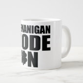 Shenanigan-modus ingeschakeld grote koffiekop (Voorkant rechts)