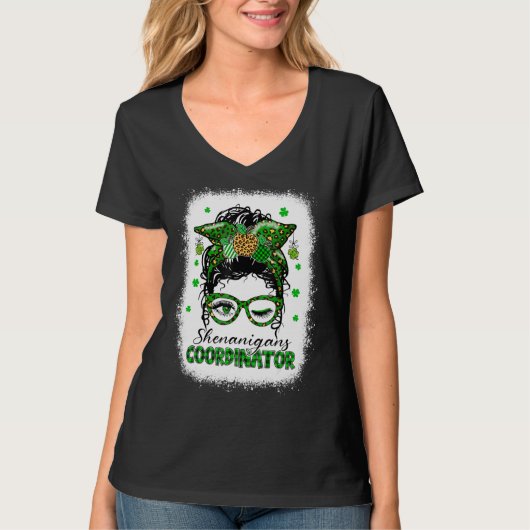 Shenanigans Coordinator Messy Bun Saint Patricks D T-shirt (Voorkant)