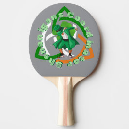 Shenanigans-coördinator op patricks day tafeltennisbatje