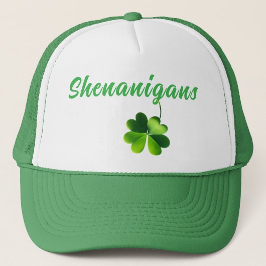 Shenanigans en een Four Leaf Clover T-shirt Trucker Pet (Voorkant)