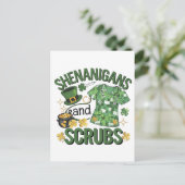 Shenanigans en Scrubs Funny Nursing St Patrick's Briefkaart (Staand voorkant)