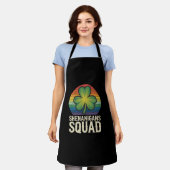 Shenanigans Squad bijpassende St Patricks Day-groe Schort (Gedragen)