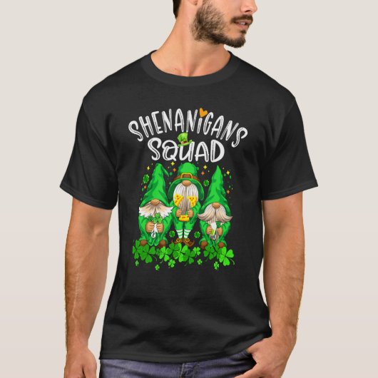 Shenanigans Squad Gnomes Shamrock Happy St Patrick T-shirt (Voorkant)