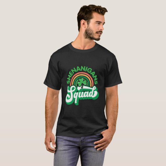Shenanigans Squad - Grappige St. Patrick's Day Dri T-shirt (Voorkant volledig)