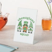 Shenanigans Squad St. Patrick's Day Tiered Tray Gn Reclamebord Met Voetstuk (Insitu)