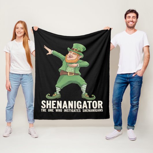 Shenanigator Dabbing Leprechaun St Patrick's Day Fleece Deken (In situ)