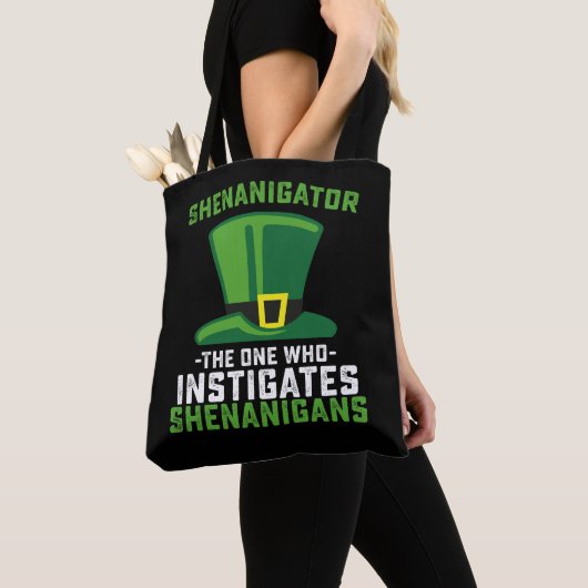 Shenanigator degene die Shenanigans aanzet Tote Bag (Dichtbij)