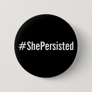 #ShePersisted, vetgedrukte witte tekst op zwarte k Ronde Button 5,7 Cm