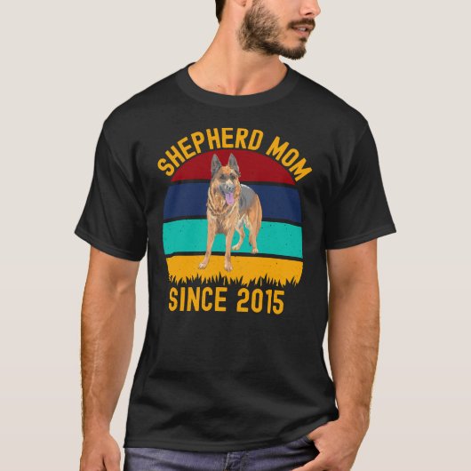 Shepherd Mom Since 2015 Dogs T-shirt (Voorkant)