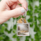 Shepherdess met haar kudde in een winterlandschap sleutelhanger (Hand)