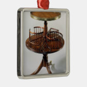 Sheraton tweeledige domme ober metalen ornament (Rechts)