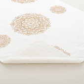 Sherpa Blanket with Mandala Patterns in Soft Brown Sherpa Deken (3/4)