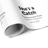 She's a catch bachelorette party name date simple  cadeaupapier (Rol Hoek)
