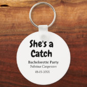 She's a catch bachelorette party name date simple  sleutelhanger (Voorkant)