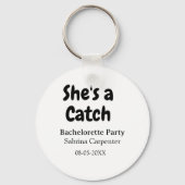 She's a catch bachelorette party name date simple  sleutelhanger (Achterkant)
