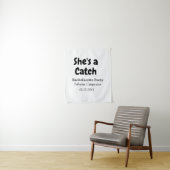She's a catch bachelorette party name date simple  wandkleed (In situ)