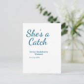She's a catch bachelorette weekend name blue date  briefkaart (Staand voorkant)