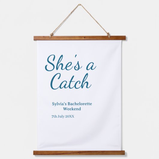 She's a catch bachelorette weekend name blue date hangend wandkleed (Voorkant)