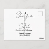 She's a catch champagne bottle bachelorette weeken briefkaart (Achterkant)