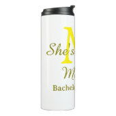 She's a catch yellow monogram bachelorette party n thermosbeker (Gedraaid links)