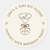 She's A Tini Bit Older Coffee Martini Birthday Ronde Sticker (Voorkant)