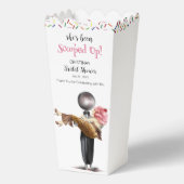 She's Been Scooped Up Strawberry Ice cream Bridal Bedankdoosjes (Achterkant)