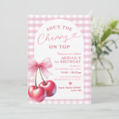 She's Cherry op de Gingham Pink Birthday Bow Kaart (Staand voorkant)