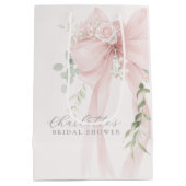 She's tying a knot Bow Bridal Shower Medium Cadeauzakje (Achterkant)