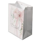 She's tying a knot Bow Bridal Shower Medium Cadeauzakje (Achterkant Gekanteld)