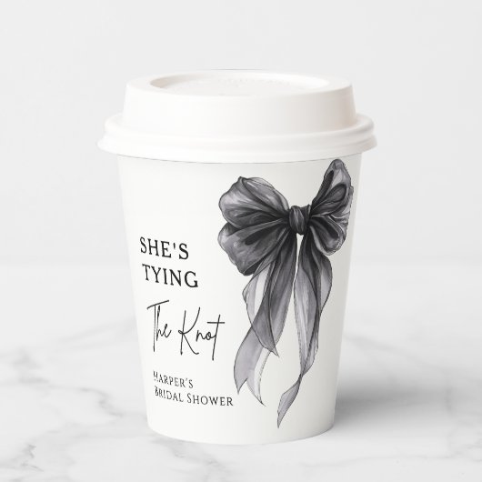 She's Tying The Knot Black Bow Bridal Shower Papieren Bekers (Links)