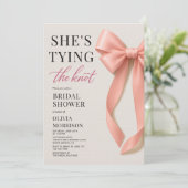 She's Tying The Knot Blush Pink Bow Bridal Shower Kaart (Staand voorkant)