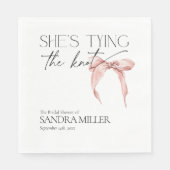 Shes Tying the Knot Pink Bow Vrijgezellenfeest Servet (Voorkant)