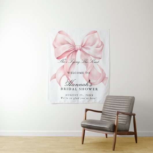 She's Tying The Knot Pink Bow Welcome Sign Wandkleed (In situ)