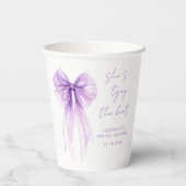 She's Tying The Knot Purple Bow Bridal Shower Papieren Bekers (Achterkant)