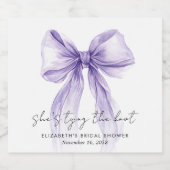Shes Tying The Knot Purple Bow Bridal Shower Sparkling Wijnetiket (Enkel label)