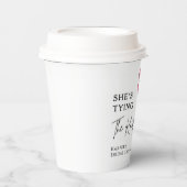 She's Tying The Knot Red Bow Bridal Shower Papieren Bekers (Voorkant)